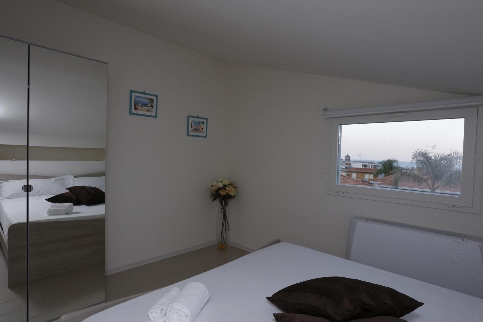 Path House - Etna & Sea View Aparthotel Riposto Room photo
